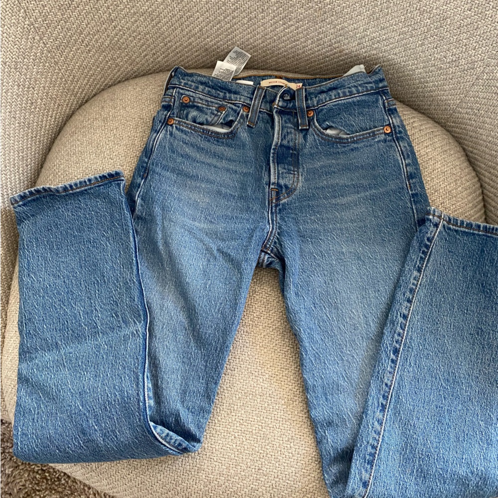 Levi’s Wedgie Straight sz 24